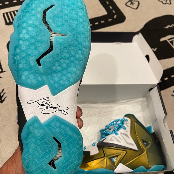 Lebron 11 custom NikeID size 12 brand new - Picture 3 of 4